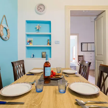 Apartament Azzurra Holidays *